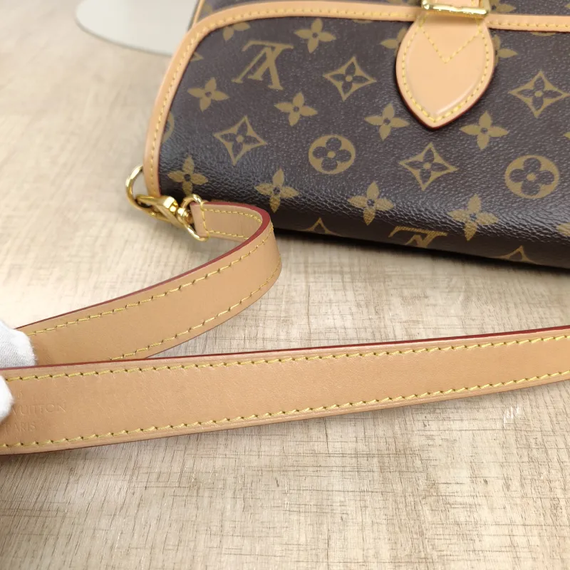 Louis Vuitton Crossbody Bag Diane Baguette Bag Shoulder Strap PVC Small24 × 9 × 15 cm — detail view 2 of 15