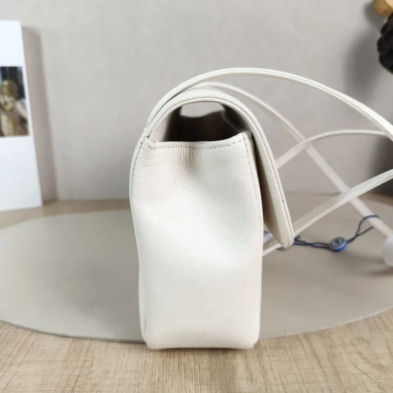 Chanel Shoulder Bag 26p preppy coco White Grained Calfskin Small 22 × 7 × 15 cm — detail view 4 of 12