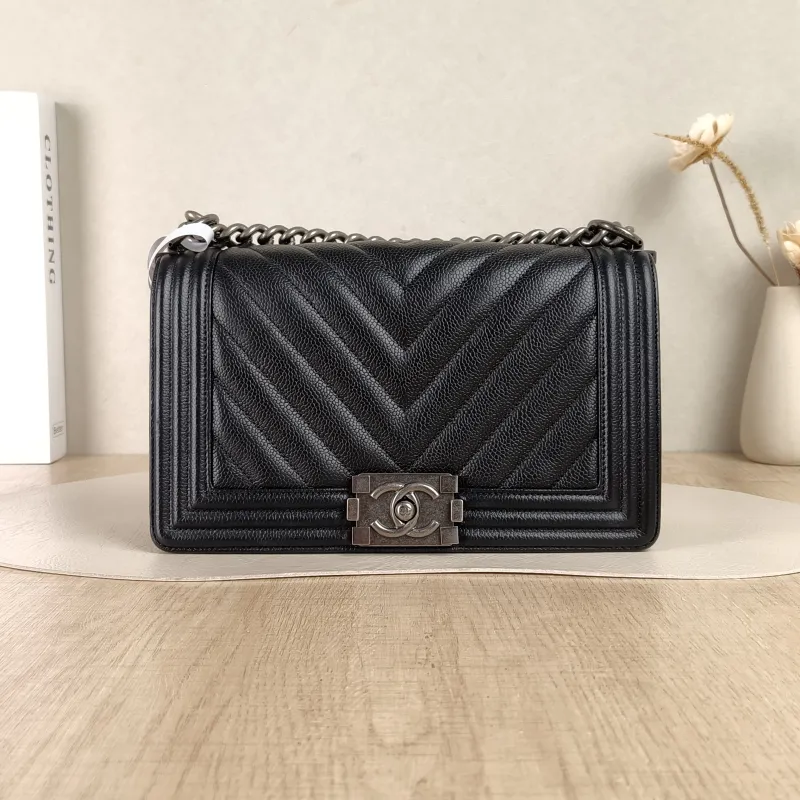 Chanel Crossbody Bagv leboy Black Grained Calfskin Medium25 × 9 × 15 cm