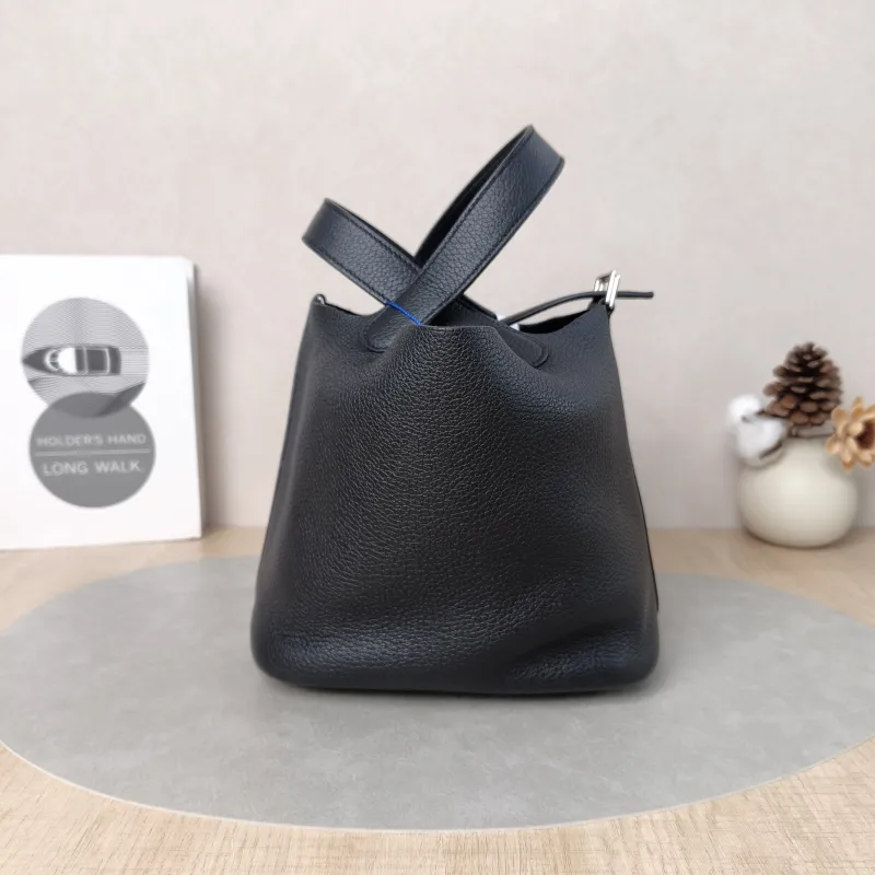 Hermès Top Handle Bag Picotin Lock 18 18Black Clemence Taurillon TC Calfskin Small18 × 13 × 19 cm — detail view 1 of 13