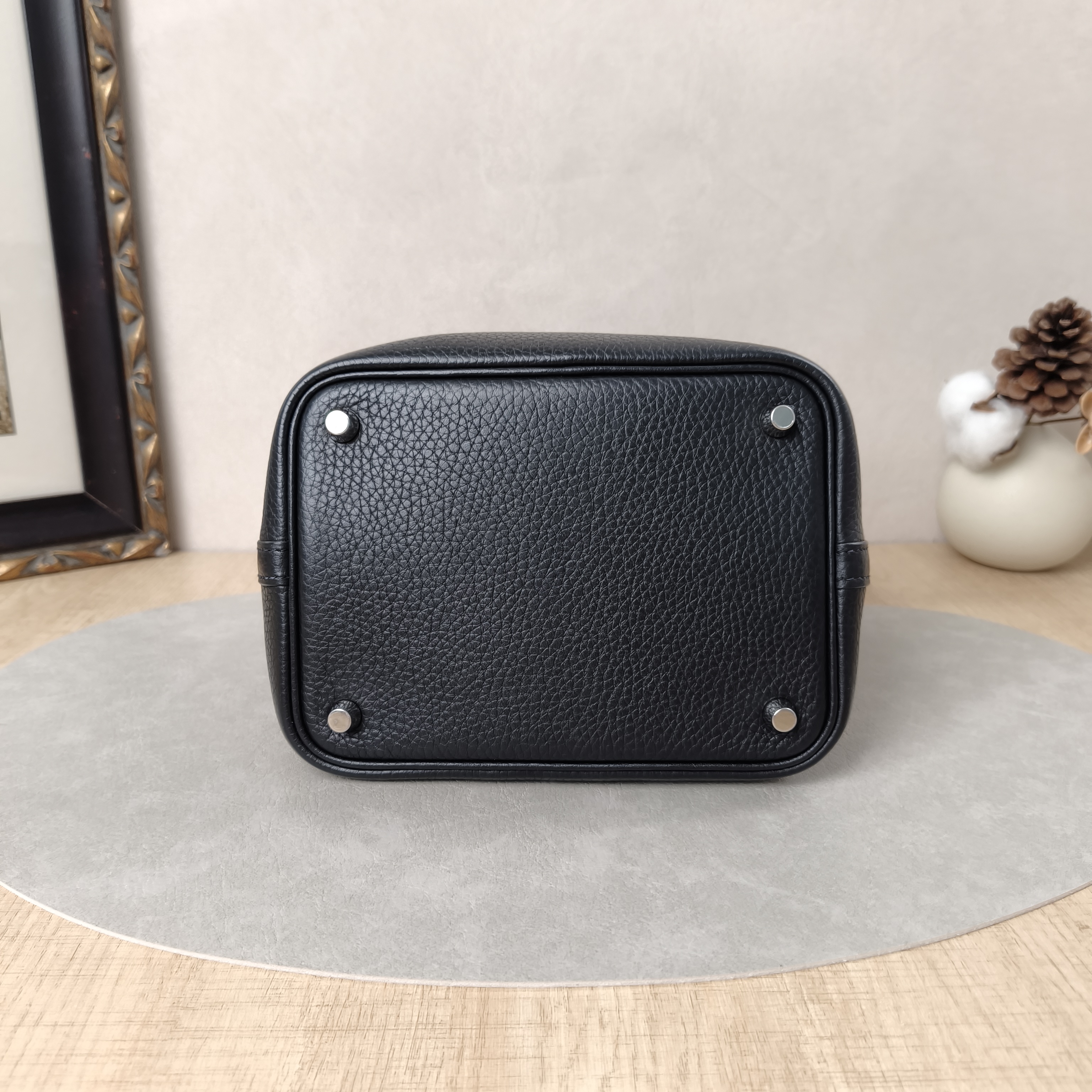 Hermès Top Handle Bag Picotin Lock 18 18Black Clemence Taurillon TC Calfskin Small18 × 13 × 19 cm — cover view 9 of 11