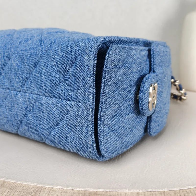 Chanel Crossbody Bag 25Bag Mini 22 × 12.5 × 22 cm — detail view 2 of 12