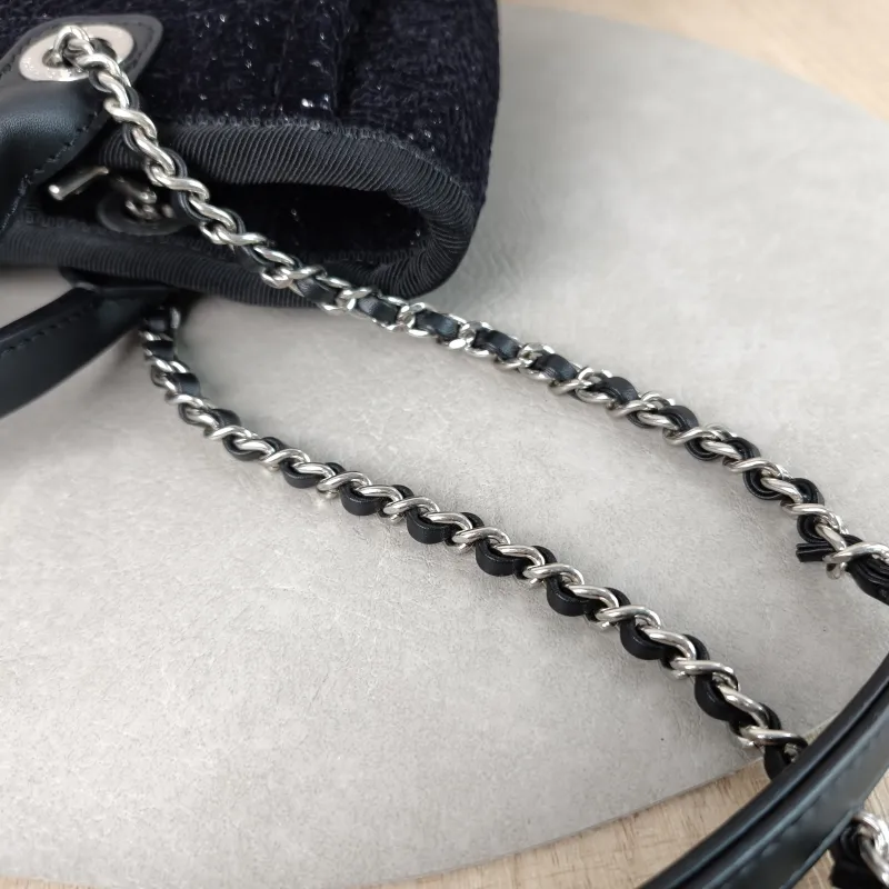 Chanel Shoulder Bag Black Mini 19 × 11 × 16 cm — detail view 6 of 12