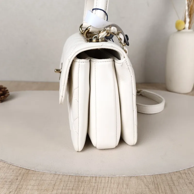 Chanel Crossbody Bag Trendy CC White Lambskinmini19.5 × 8 × 14.5 cm — detail view 9 of 17