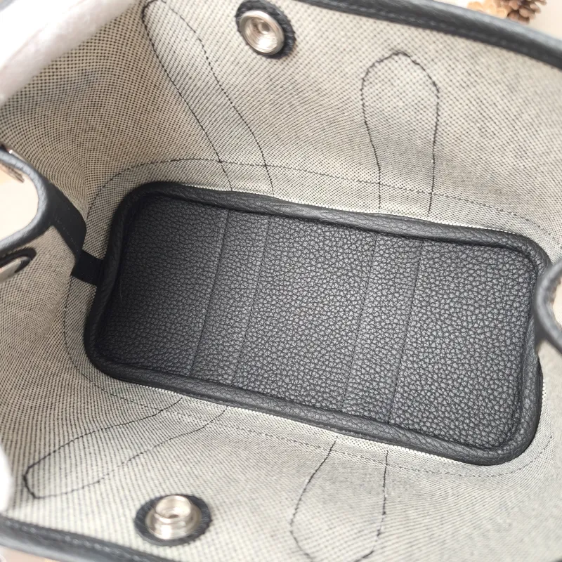 Hermès Top Handle Bag Neo Garden 23 Mini Black · Beige Canvas · Negonda Calfskin Mini 23 × 10 × 16 cm G — detail view 1 of 11