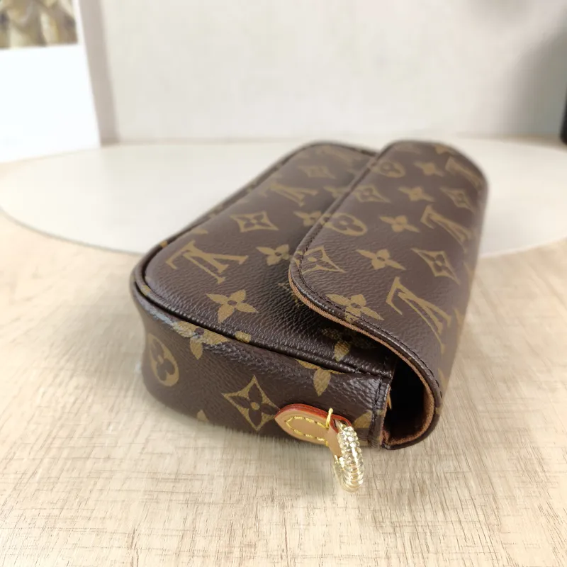 Louis Vuitton Crossbody Bag IVY Monogram PVC Small23.5 × 4.3 × 12 cm — detail view 2 of 13