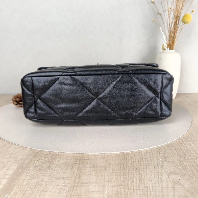 Chanel 19Bag Black Lambskin Medium30 × 10 × 20 cm — cover view 3 of 5