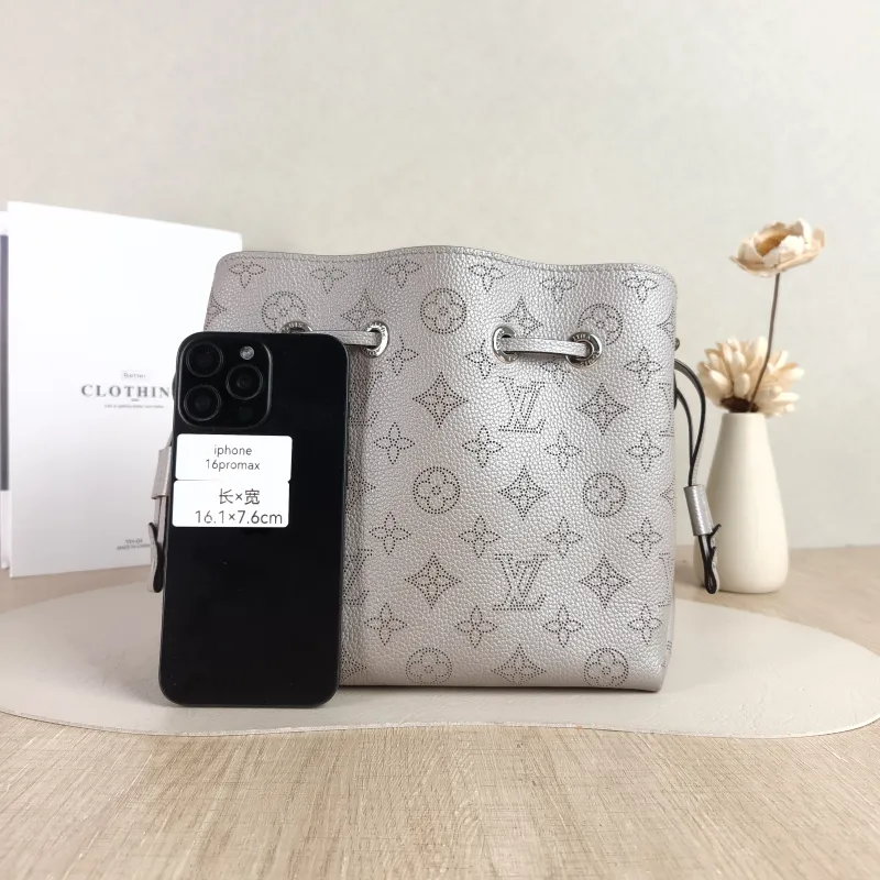 Louis Vuitton Crossbody Bag BELLA Grey Calfskin One Size 22 × 14 × 19 cm — cover view 3 of 5