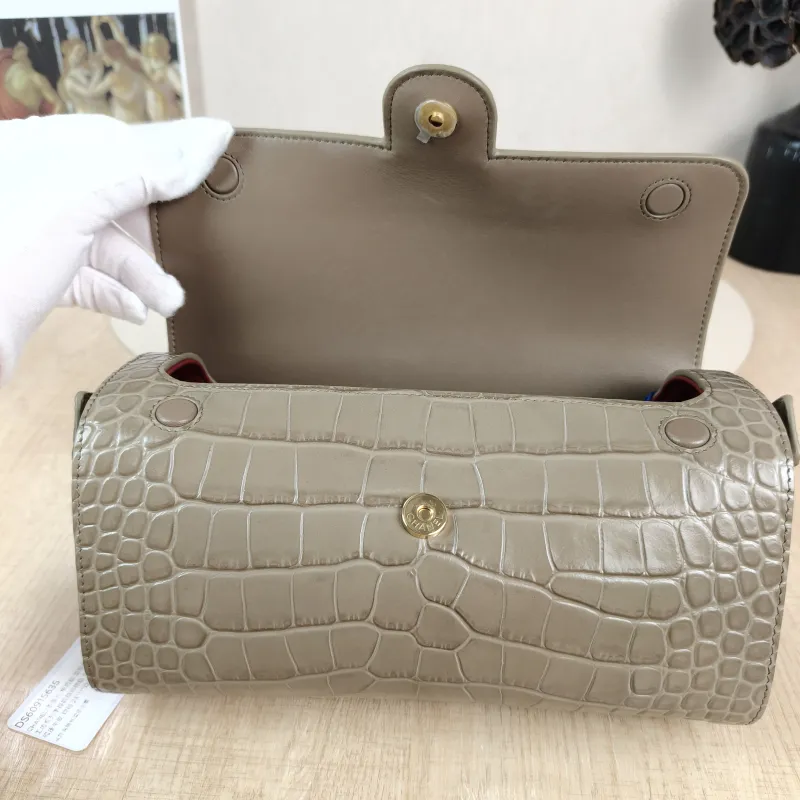 Chanel Shoulder Bag 26a Collection Crossbody Bag Grey Calfskin One Size 23 × 11 × 12.5 cm — detail view 5 of 13