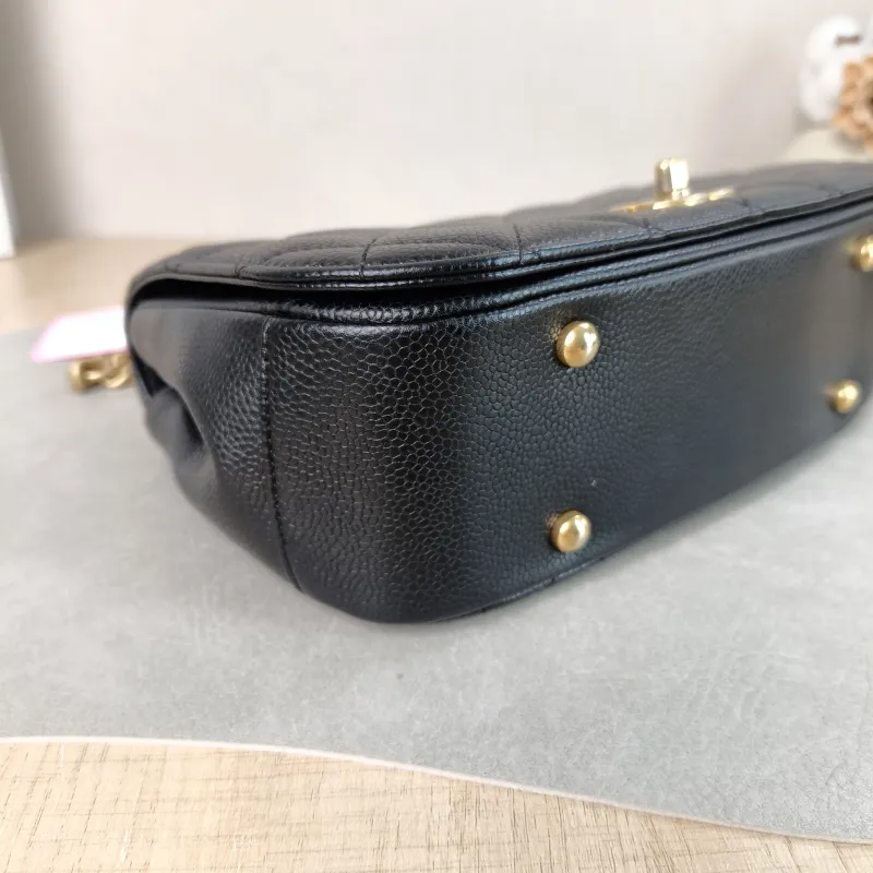 Chanel Crossbody Bag Crossbody Bag Black Calfskin One Size 24 × 8 × 16 cm 24 — detail view 12 of 14