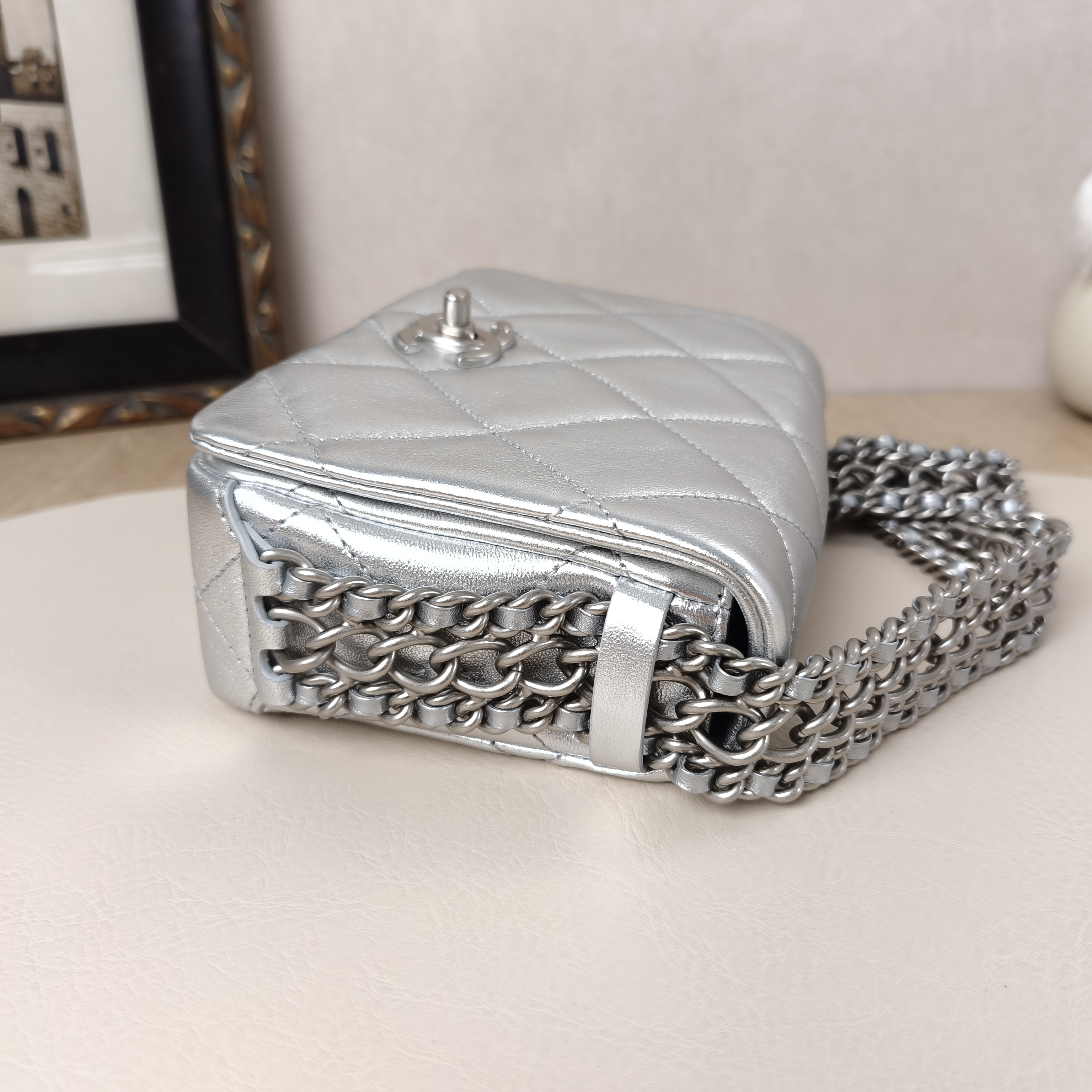 Chanel Shoulder Bag22p Silver Lambskin One Size17.5 × 6 × 12 cm — cover view 7 of 9