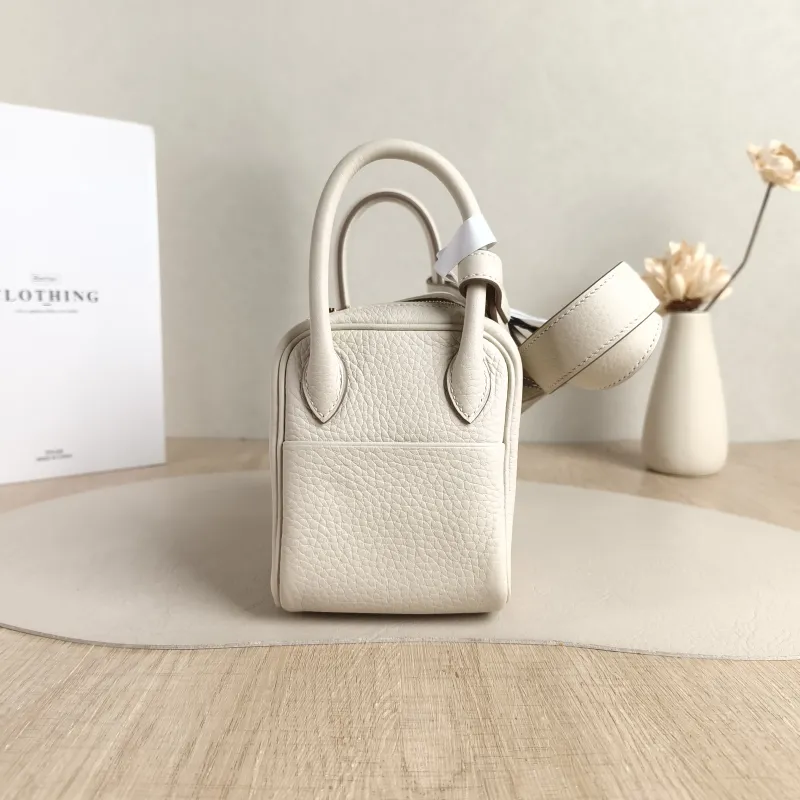Hermès Crossbody Bag Lindy Mini 19 10 TC Calfskin Mini 19 × 9.5 × 13 cm k — detail view 8 of 10