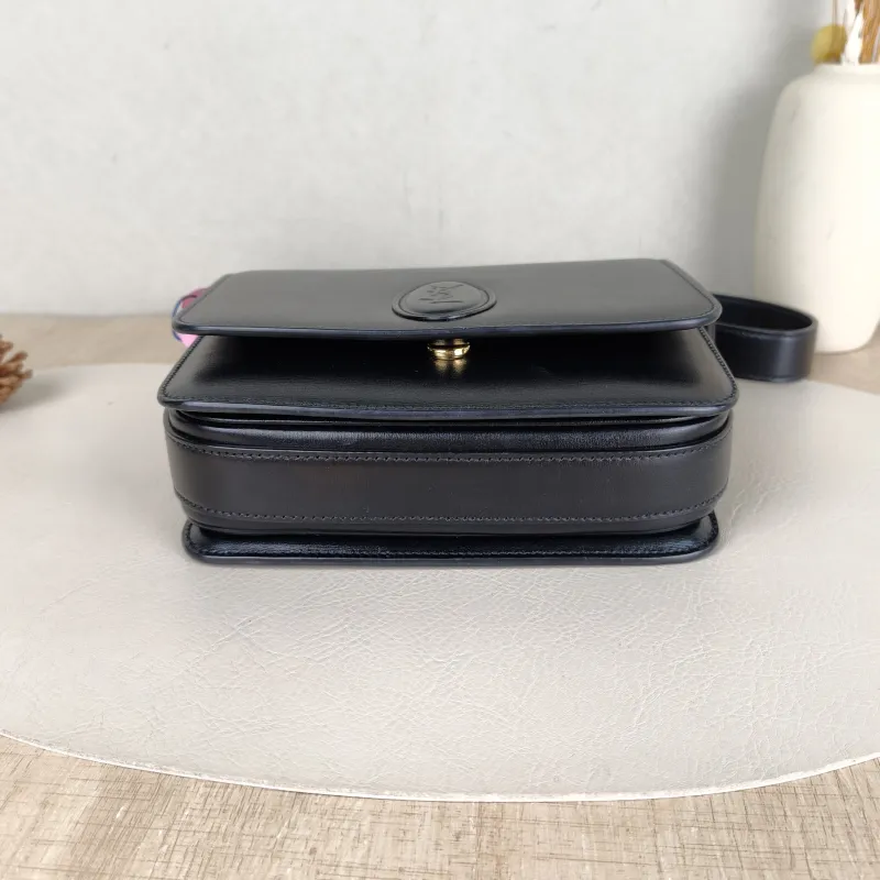 SAINT LAURENT Shoulder Bag Shoulder Bag Black Calfskin 18.6 × 6 × 16 cm — cover view 2 of 5