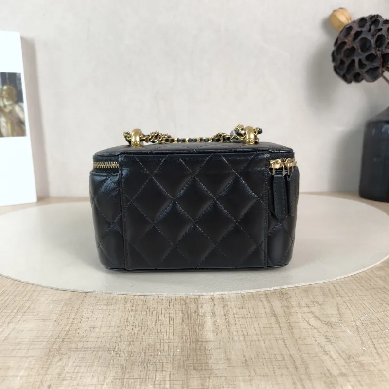 Chanel Crossbody Bag Black Calfskin One Size 16 × 8 × 9.5 cm — cover view 2 of 5