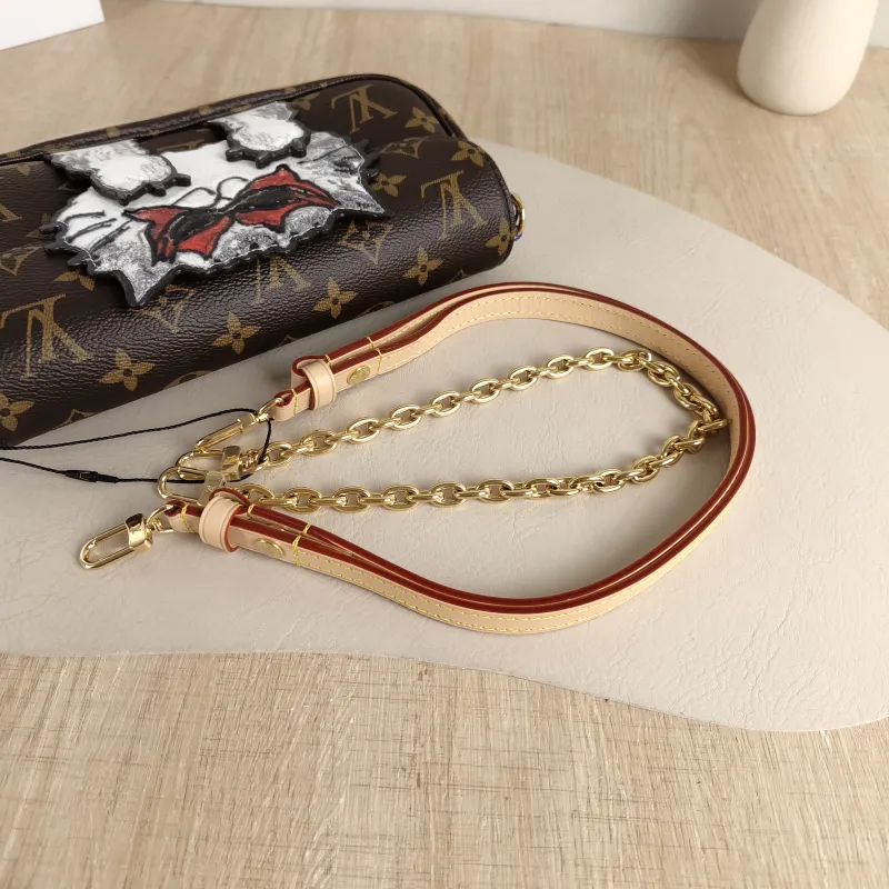 Louis Vuitton Crossbody Bag IVY Monogram PVC Small 23.5 × 4.3 × 12 cm — detail view 3 of 11