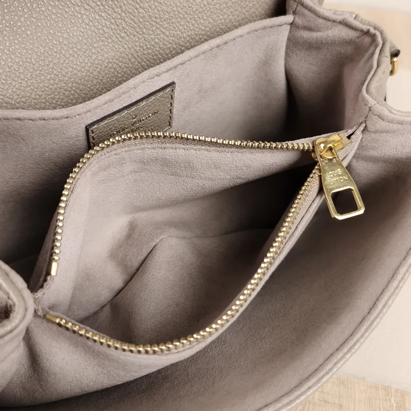 Louis Vuitton Crossbody Bag Pochette Métis East West Empreinte Embossed Calfskin Small21.5 × 6 × 13.5 cm — detail view 9 of 12