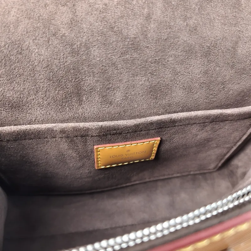 Louis Vuitton Crossbody Bag CLUNY Yellow Epi Embossed Calfskin Mini 20 × 7.5 × 16 cm — detail view 11 of 15