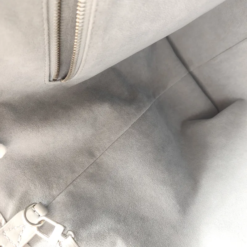 Louis Vuitton Crossbody Bag Carryall Vibe Grey SL ambskin Medium 39 × 15 × 30 cm — detail view 4 of 13