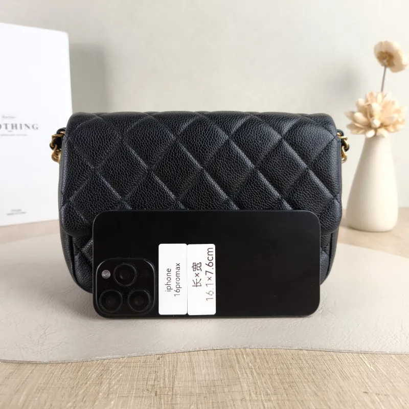 Chanel Crossbody Bag Black Grained Calfskin 20 × 7 × 15 cm — cover view 2 of 5