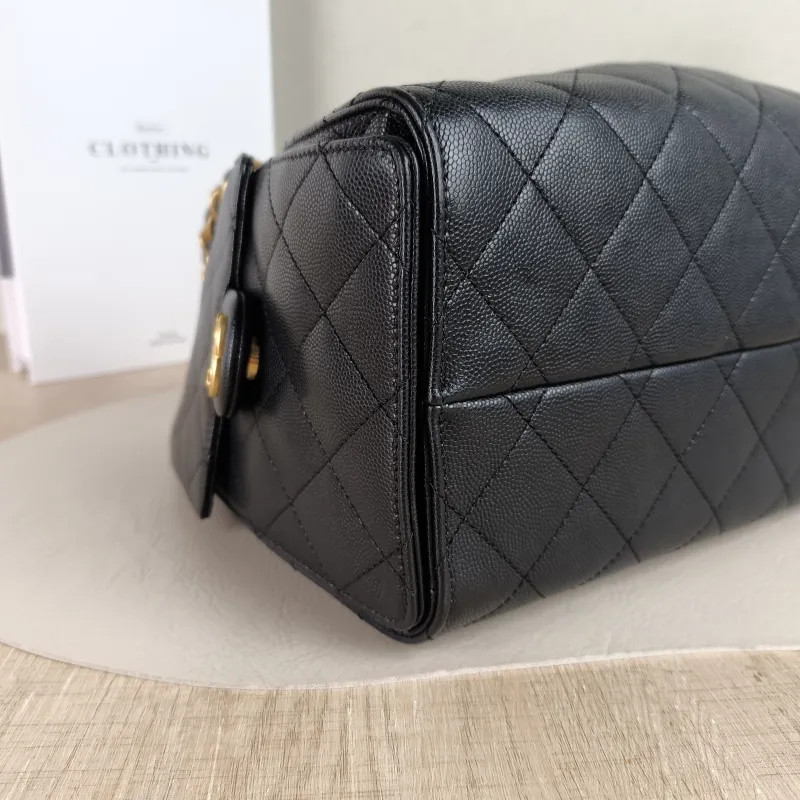 Chanel Shoulder Bag25Bag Black Grained Calfskin Small26 × 14 × 30 cm — detail view 10 of 11