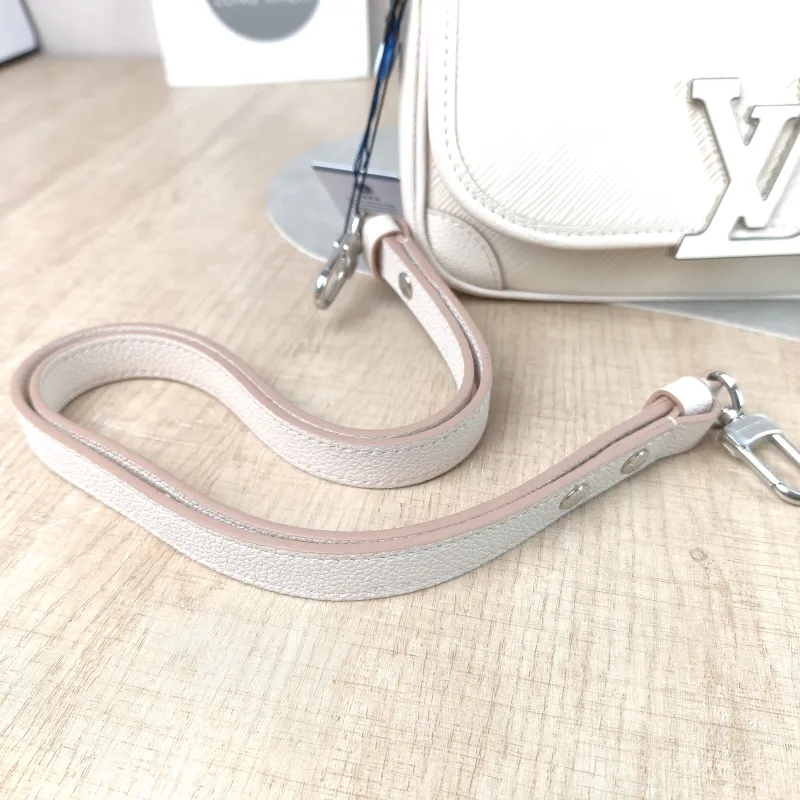Louis Vuitton Shoulder Bag BUCI Beige Epi Embossed Calfskin One Size 24.5 × 9 × 15.5 cm — detail view 1 of 12