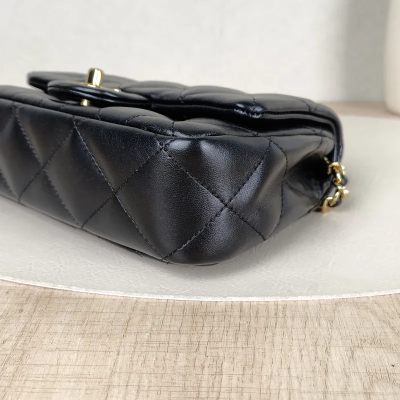 Chanel Crossbody Bag Black Lambskinmini19 × 6 × 12 cm — detail view 6 of 18