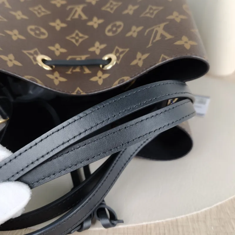 Louis Vuitton Shoulder Bag NÉONOÉ Bucket Bag Black PVC Medium26 × 17.5 × 26 cm — detail view 9 of 10