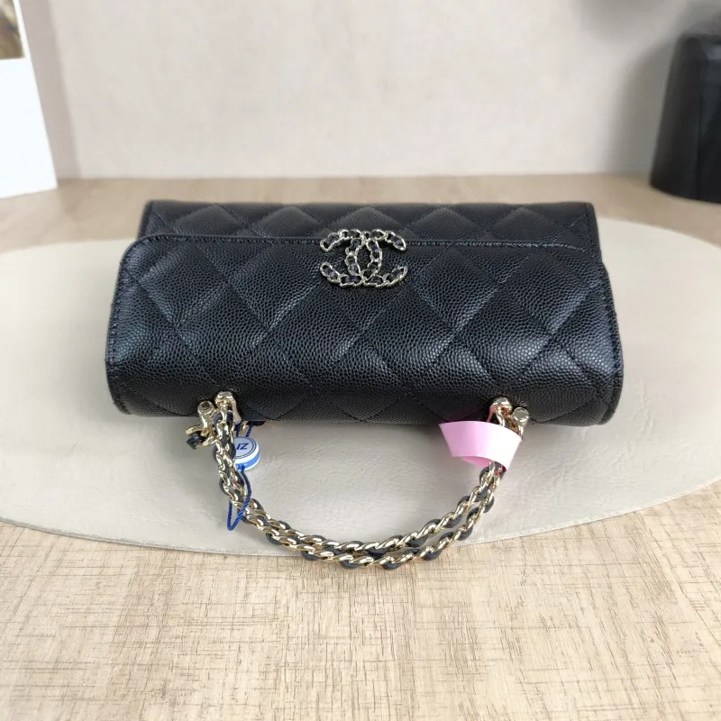 Chanel Crossbody Bag kelly Black Grained Calfskin One Size18 × 4.5 × 10 cm — detail view 10 of 14