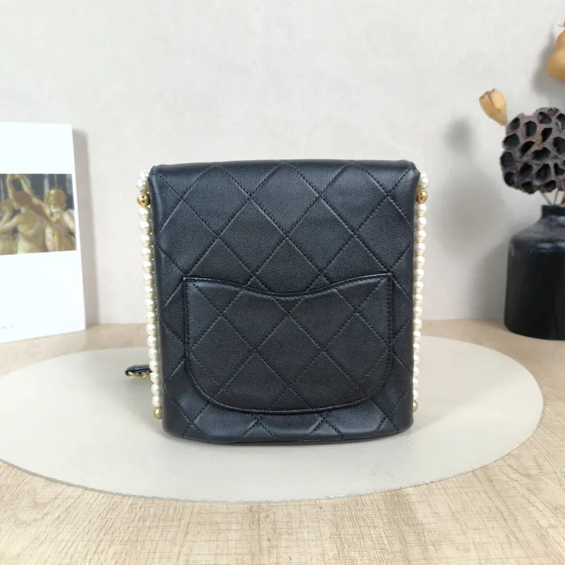 Chanel Pearl hobo Crossbody Bag Black Calfskin One Size18.5 × 7 × 19 cm — cover view 3 of 6