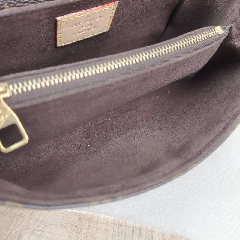 Louis Vuitton Crossbody Bag Pochette Métis East West Monogram PVC Small21.5 × 6 × 13.5 cm — detail view 18 of 18