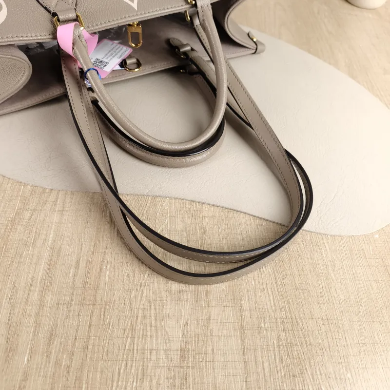 Louis Vuitton Shoulder Bag Onthego Medium · White Monogram Empreinte Embossed Calfskin Medium 35 × 14 × 27 cm — detail view 9 of 10