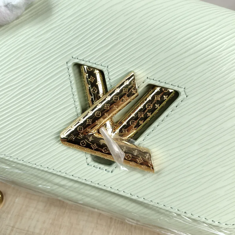 Louis Vuitton Crossbody Bag Twist Green Calfskin Small 19 × 9 × 15 cm — detail view 4 of 12