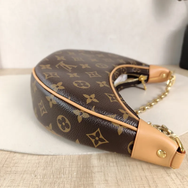 Louis Vuitton Crossbody Bag Loop Monogram PVC Small 23 × 6 × 13 cm — detail view 2 of 10