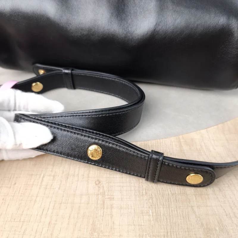 GUCCI Crossbody Bag Horsebit 1955 Horsebit Edition Medium Black Lambskin Medium 30 × 11 × 20.5 cm — detail view 4 of 14