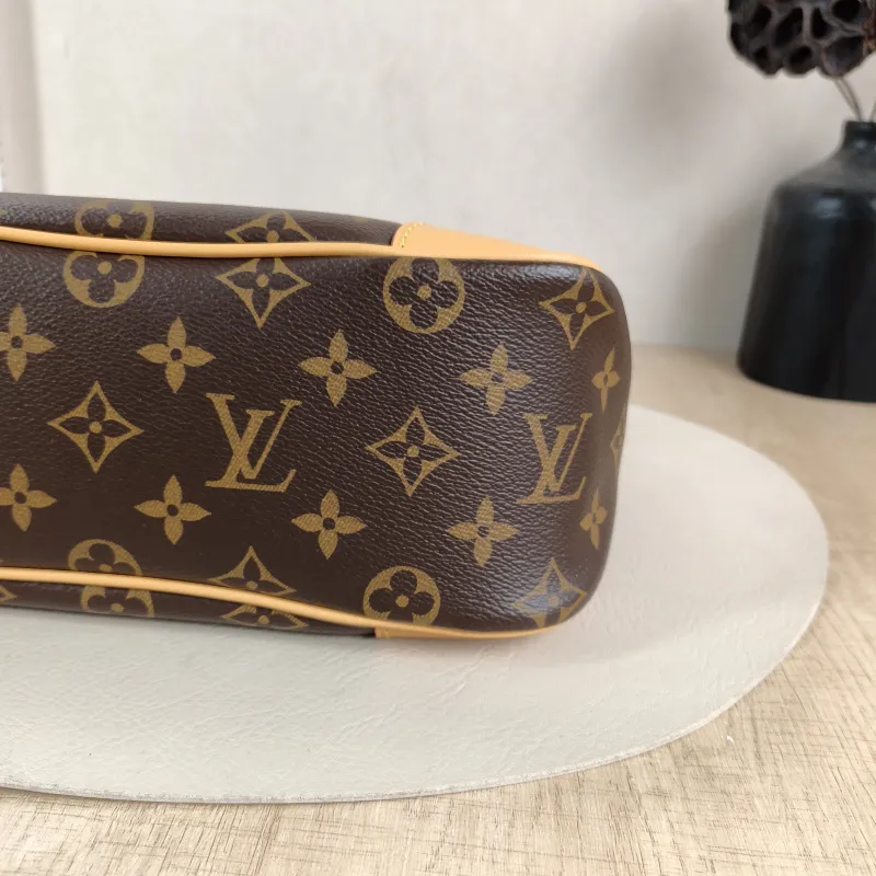Louis Vuitton Crossbody Bag Boulogne PVC Small 26 × 9.5 × 16 cm — detail view 8 of 11