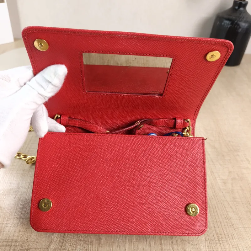 PRADA Crossbody Bag Saffiano Red Calfskin One Size 18 × 4 × 12 cm — detail view 4 of 11
