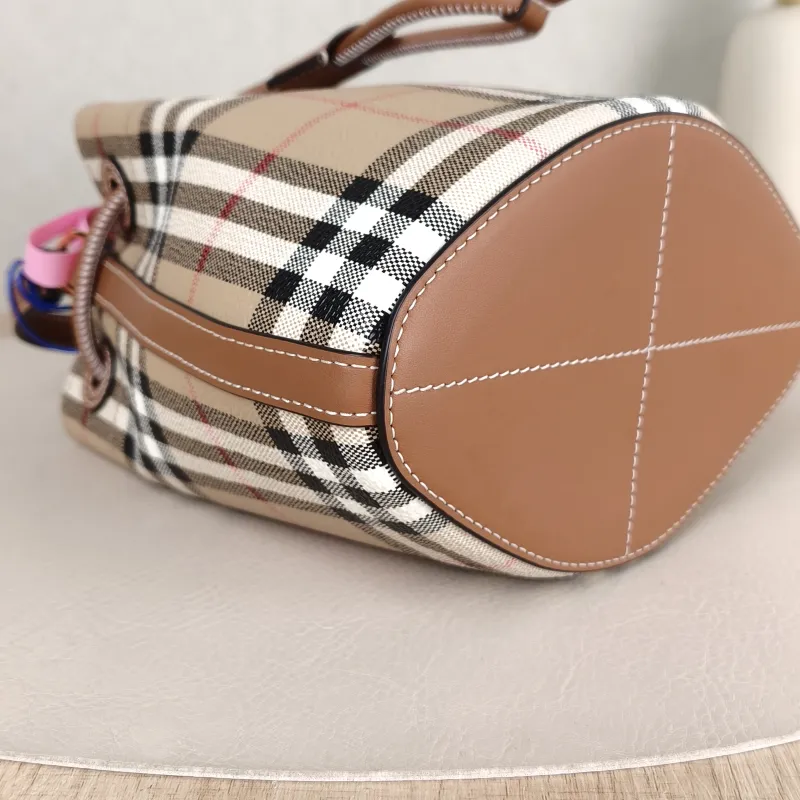 BURBERRY Crossbody Bag Bucket Bag 16.5 × 11 × 18 cm — detail view 2 of 10