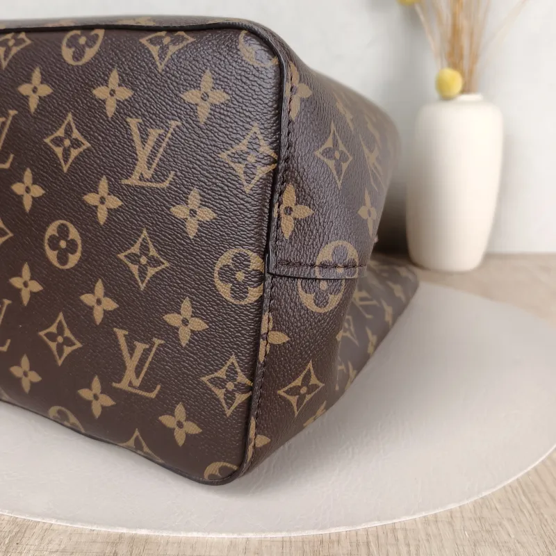 Louis Vuitton Shoulder Bag NÉONOÉ Bucket Bag PVC Medium 26 × 17.5 × 26 cm — detail view 2 of 9