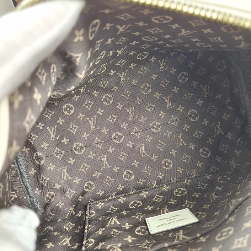Louis Vuitton Shoulder Bag EXPRESS Shoulder Bag White · Blue Green Calfskin Small 26 × 13.5 × 17 cm — detail view 6 of 11