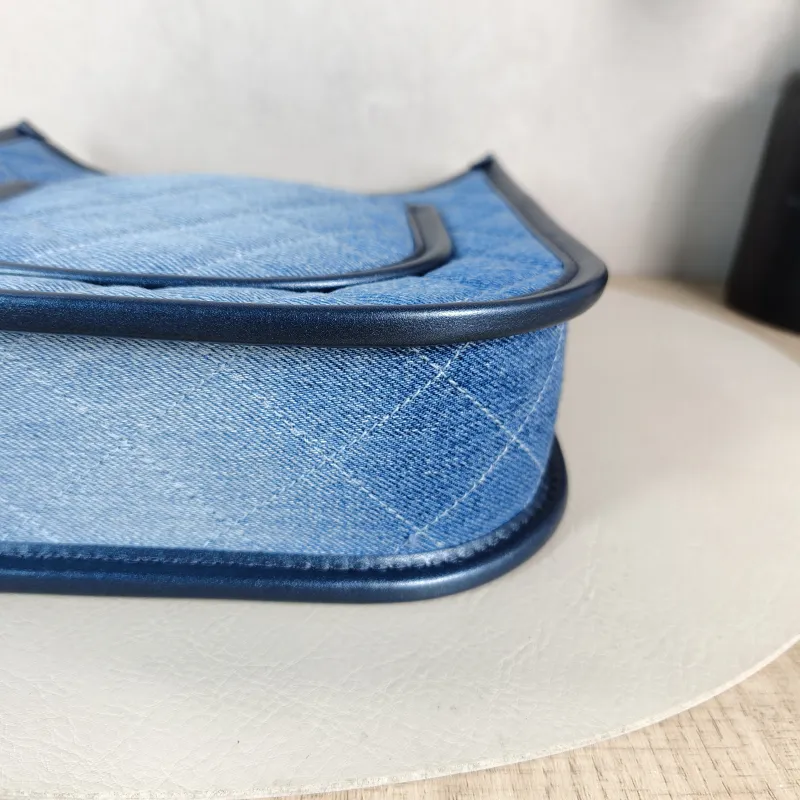 Chanel Crossbody Bag hobo One Size 22 × 6 × 24 cm — detail view 8 of 10