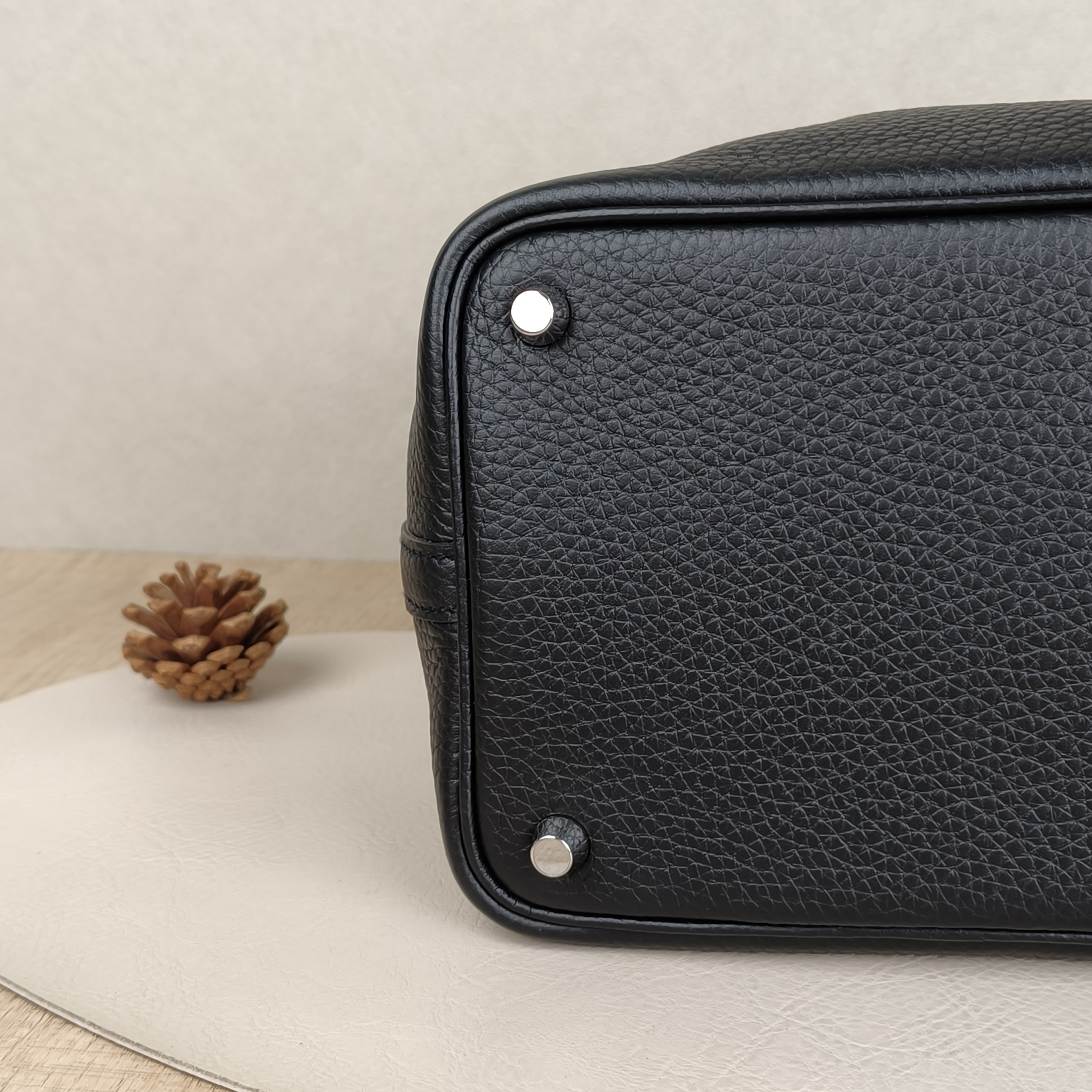 Hermès Top Handle Bag Picotin Lock 18 18Black Clemence Taurillon TC Calfskin Small18 × 13 × 19 cm — cover view 8 of 10