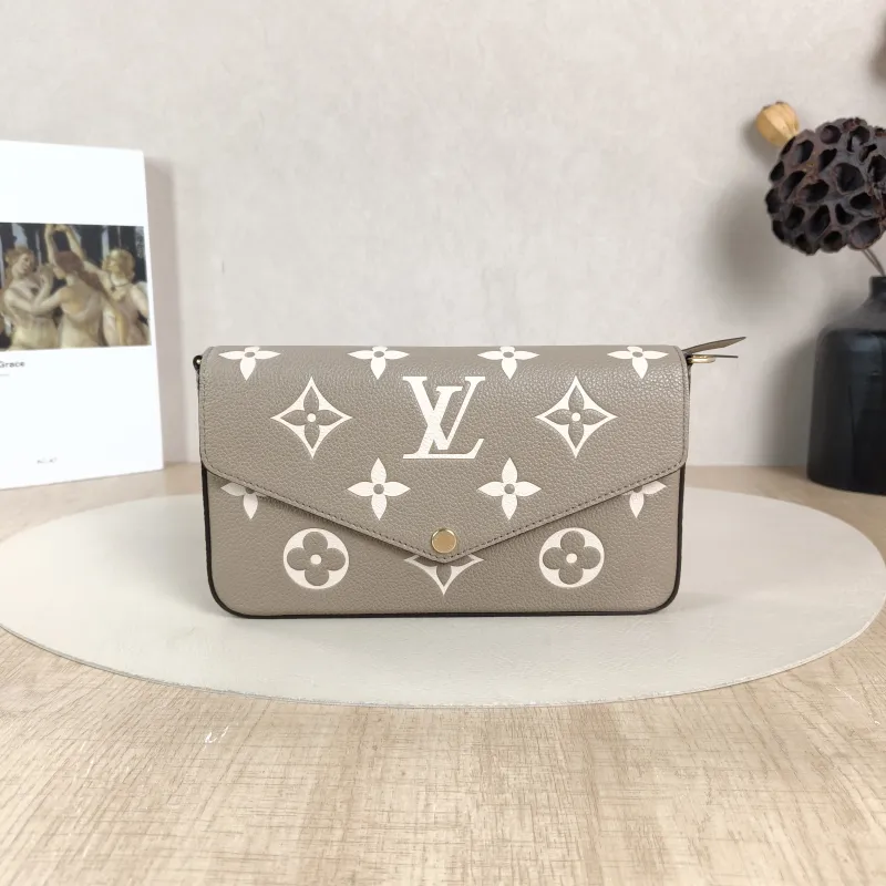 Louis Vuitton Crossbody Bag Pochette Félicie · White Calfskin Small21 × 3 × 12 cm