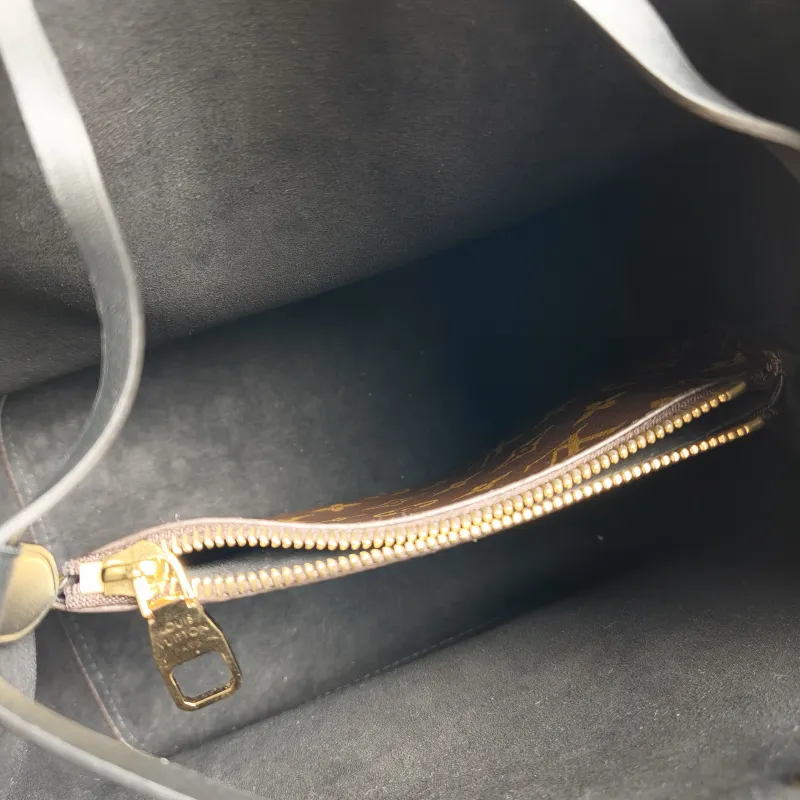 Louis Vuitton Shoulder Bag NÉONOÉ Bucket Bag Black PVC Medium 26 × 17.5 × 26 cm — detail view 3 of 9