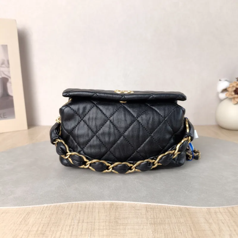 Chanel Crossbody Bag Crossbody Bag Black Lambskin One Size 17.5 × 7 × 9 cm 31