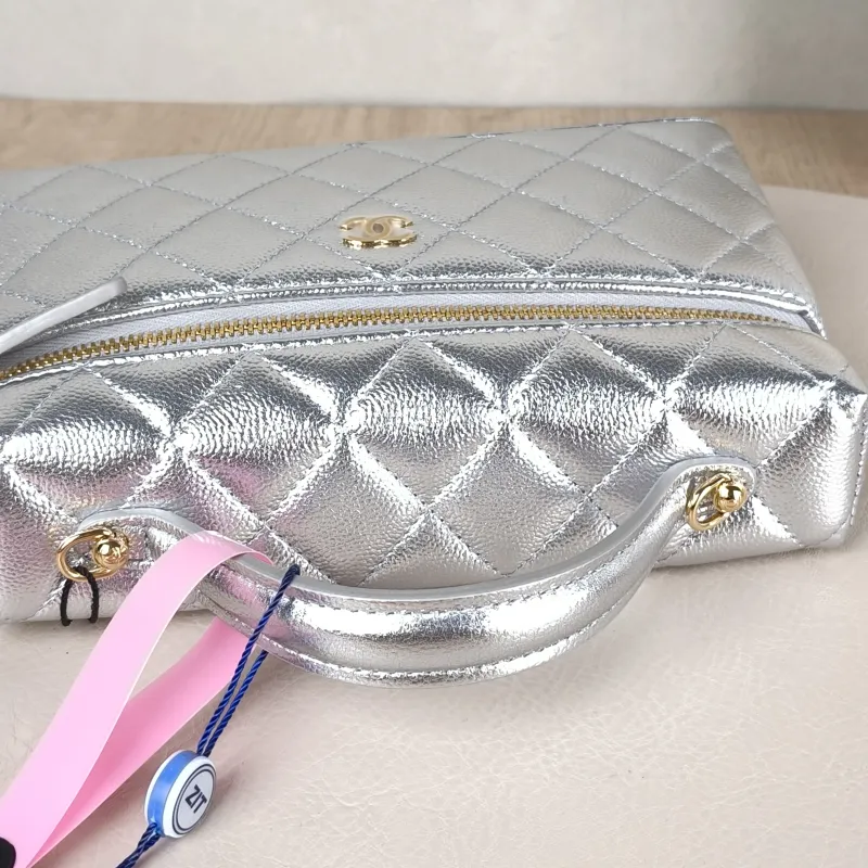 Chanel Crossbody Baglp Box Bag Top Handle Crossbody Bag Silver Grained Calfskin One Size19.5 × 5 × 17 cm — detail view 12 of 14