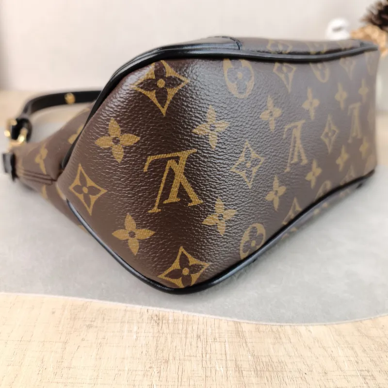 Louis Vuitton Crossbody Bag Boulogne PVC Small 26 × 9.5 × 16 cm — detail view 11 of 15