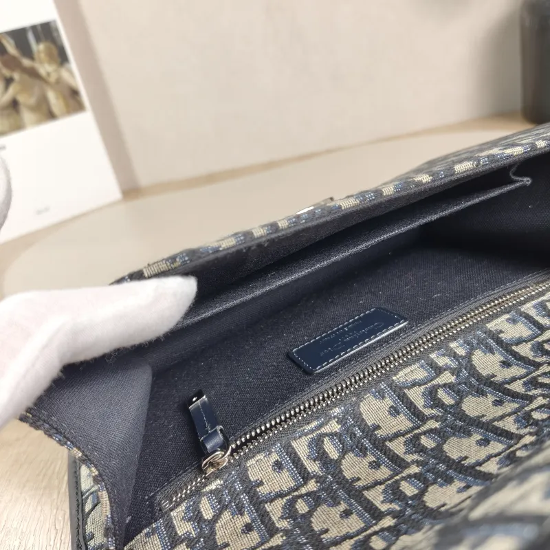 DIOR Crossbody Bag 30Montaigne 30 Blue Calfskin，Canvas Medium 25 × 9 × 16.5 cm — detail view 11 of 14