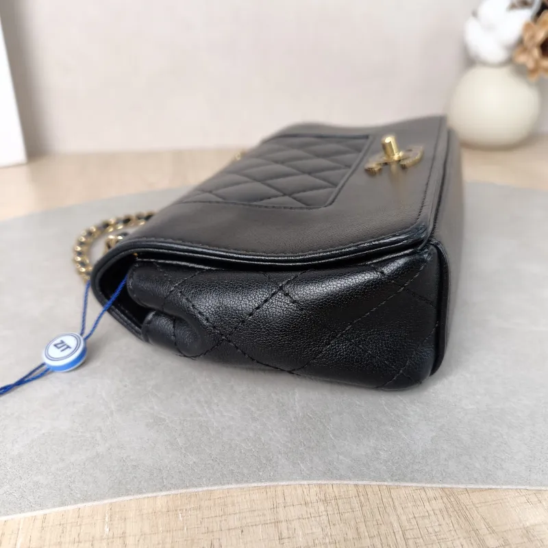 Chanel Crossbody Bag Crossbody Bag Black Calfskin One Size 21 × 5 × 13 cm 23 — detail view 4 of 12
