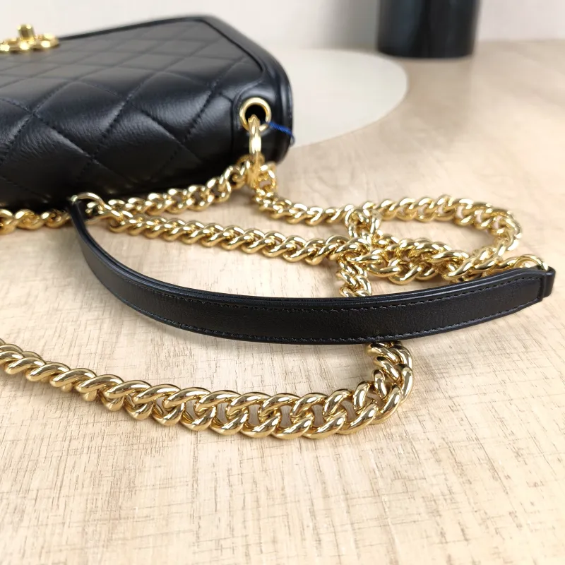 Chanel Crossbody Bag Crossbody Bag Black Calfskin One Size 24 × 6 × 18 cm 28 — detail view 11 of 14