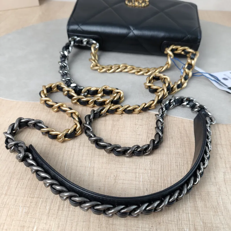 Chanel Crossbody Bag 19Bag WOC Black SL ambskin Mini 19.2 × 3.5 × 12.3 cm 30 — detail view 3 of 16